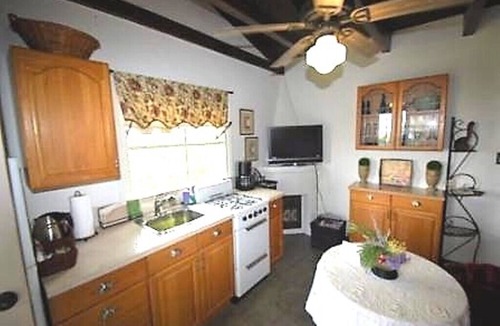 Northwest San Pedro House | Historic Spanish Beauty, Private Guest Suite, Tranquil, All Utilities Included