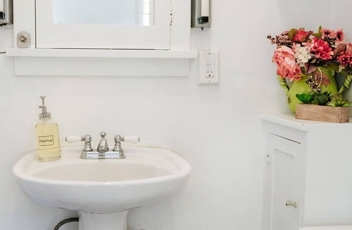 Oak Glen Bed & Breakfast | Historic Stone Oak Manor Bed & Breakfast