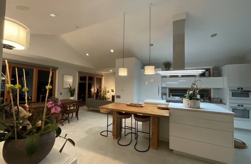 South Pasadena House | Historical House with new guest home on the Green & Green corridor
