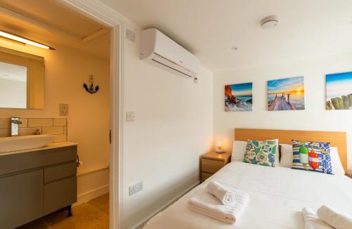 Mevagissey House | Holiday Home Shanty Cottage by Interhome