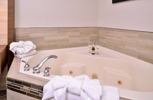 McKinleyville Hotel | Holiday Inn Express Arcata/Eureka - Airport Area by IHG