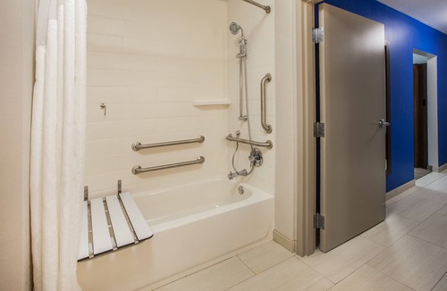Ukiah Hotel | Holiday Inn Express and Suites Ukiah by IHG