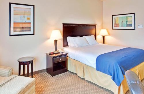 Delano Hotel | Holiday Inn Express Delano Highway 99 by IHG