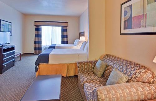Delano Hotel | Holiday Inn Express Delano Highway 99 by IHG