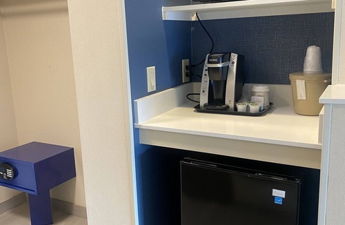 Hermosa Beach Hotel | Holiday Inn Express Hotel & Suites Hermosa Beach by IHG