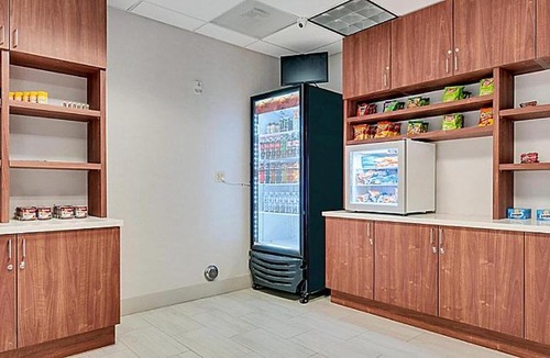 Lake Elsinore Hotel | Holiday Inn Express Hotel & Suites Lake Elsinore by IHG