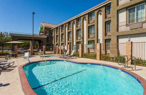 Lancaster Hotel | Holiday Inn Express Lancaster by IHG