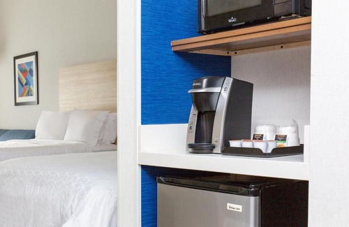 Ontario Hotel | Holiday Inn Express Ontario by IHG