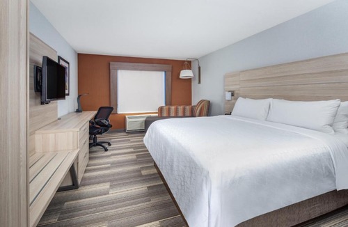 Ontario Hotel | Holiday Inn Express Ontario by IHG