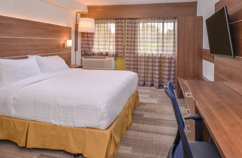 Palm Desert Hotel | Holiday Inn Express Palm-Desert by IHG