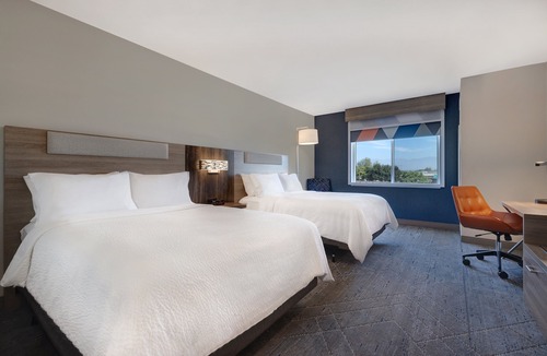 Chino Hills Hotel | Holiday Inn Express & Suites Ontario - Chino Hills by IHG