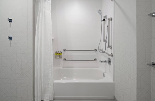 Palm Desert Hotel | Holiday Inn Express & Suites Palm Desert - Millennium by IHG