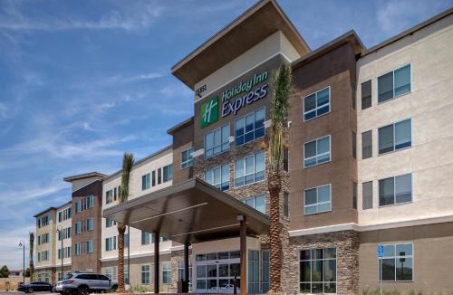 Chino Hills Hotel | Holiday Inn Express & Suites Ontario - Chino Hills by IHG