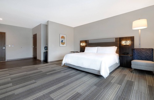 Citrus Grove Hotel | Holiday Inn Express & Suites Glendale Downtown by IHG