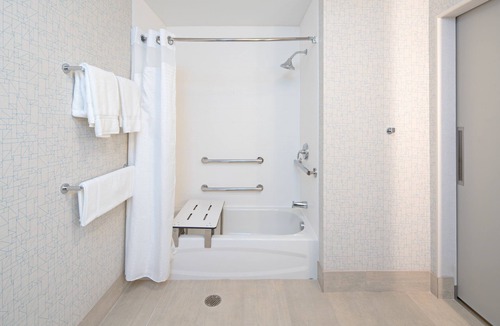 Temecula Hotel | Holiday Inn Express & Suites Murrieta by IHG