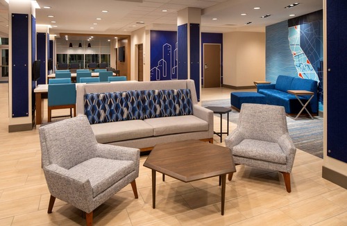 Raisin Hotel | Holiday Inn Express & Suites Fresno Airport by IHG