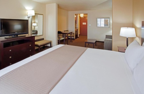 Dinuba Hotel | Holiday Inn Express & Suites Dinuba West by IHG
