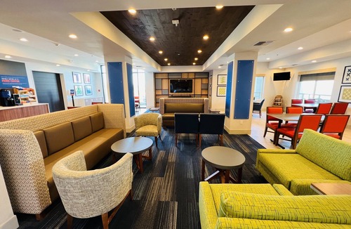 Salinas Hotel | Holiday Inn Express & Suites Salinas by IHG