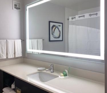 Los Angeles Hotel | Holiday Inn Los Angeles - LAX Airport by IHG
