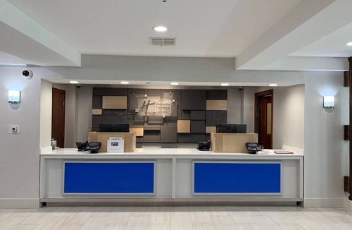 Woodland Hills Hotel | Holiday Inn Express Hotel & Suites Woodland Hills, an IHG Hotel