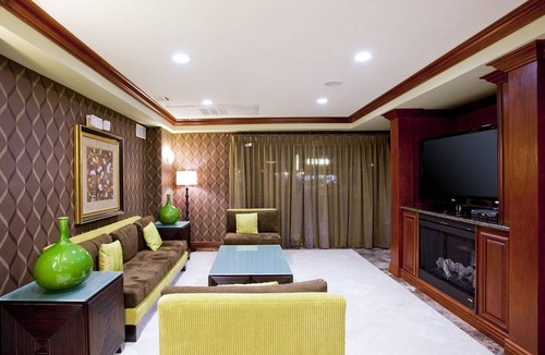 Woodland Hills Hotel | Holiday Inn Express Hotel & Suites Woodland Hills, an IHG Hotel