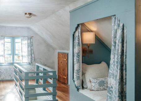 Fawnskin House | Hollyhock Cabin: a retreat in the Big Bear Forest