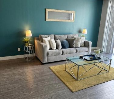 Hollywood Apartment | Hollywood 2-Bed with City Views Rooftop Pool