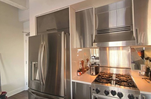Hollywood Apartment | Hollywood and Vine loft