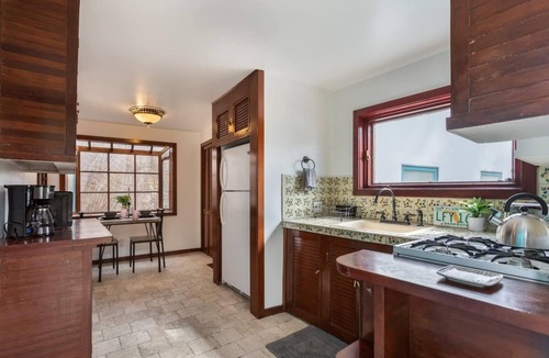 Hollywood House | Hollywood Hills 5BR Villa with Incredible Views