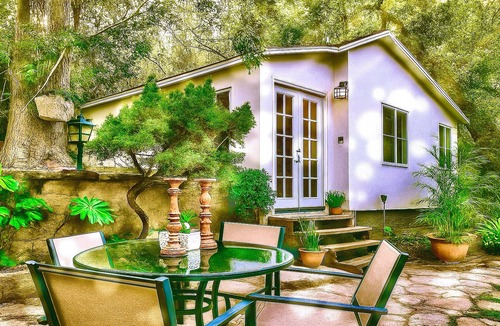 Hollywood Hills West Cottage | Hollywood Hills Guest House+Views+Outdoor Patio+Garden+Free Street Parking