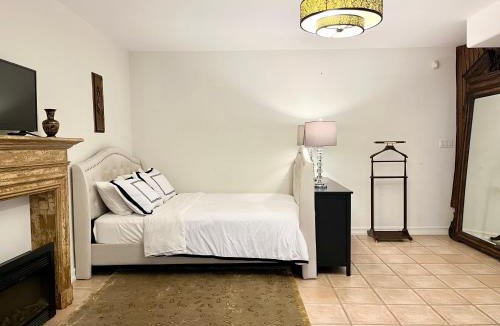 Hollywood Hills House | Hollywood Hills Homestay