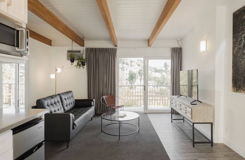 Hollywood Heights Hotel | Hollywood Hills Hotel