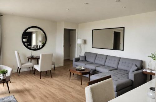 Sawtelle Apartment | Hollywood Homes Free parking close to all things LA