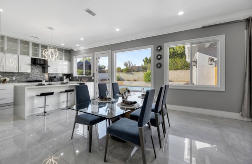 East Whittier House | HOME 20 MINS AWAY FROM DISNEY! 5 BEDS/5 FULL BATHS WITH GUESTHOUSE