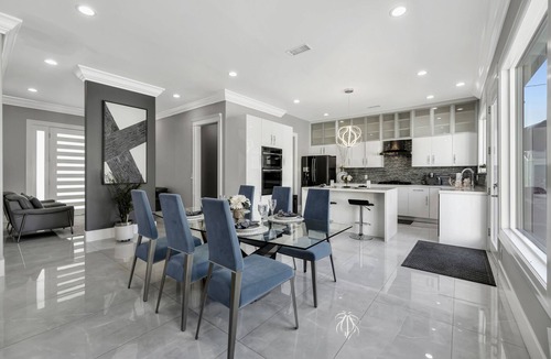 East Whittier House | HOME 20 MINS AWAY FROM DISNEY! 5 BEDS/5 FULL BATHS WITH GUESTHOUSE