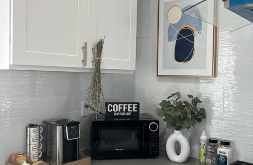 Westminster House | Home Away from Home. 15' from Disneyland