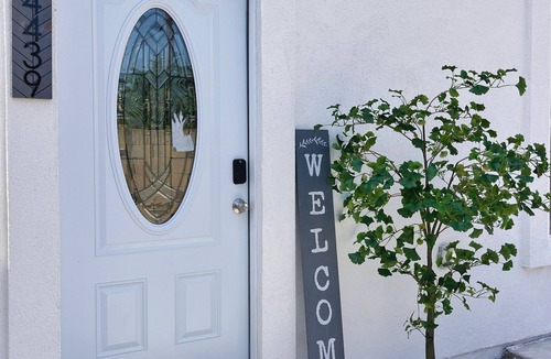 Westminster House | Home Away from Home. 15' from Disneyland