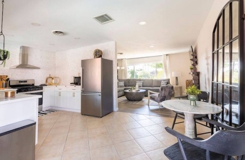East Hemet House | Home away from Home! By WearehomeIE