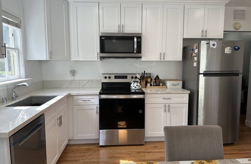Cal Heights House | Home away from Home in trendy Long Beach neighborhood