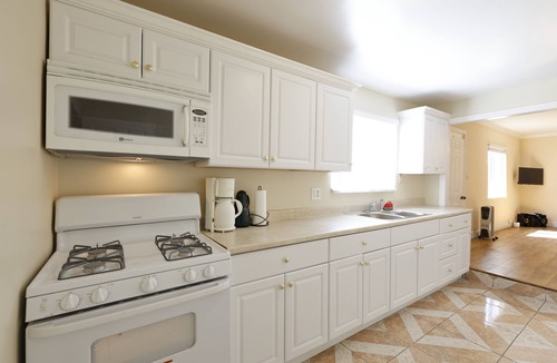Northridge House | HOME AWAY FROM HOME