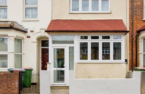 West Ham House | Home away from home with an indoor fireplace!