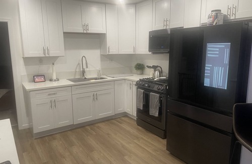 Compton House | Home in a quiet area close to freeways shopping centers and restaurants