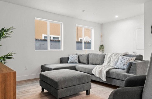 Vernon House | Home in Arts District w/Parking