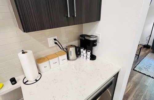 Hollywood Condo | Home in Hollywood ,free parking , gym ,jacuzzi ,Rooftop, best location