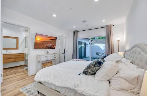 North Hollywood House | Home next to Universal and Hollywood LA
