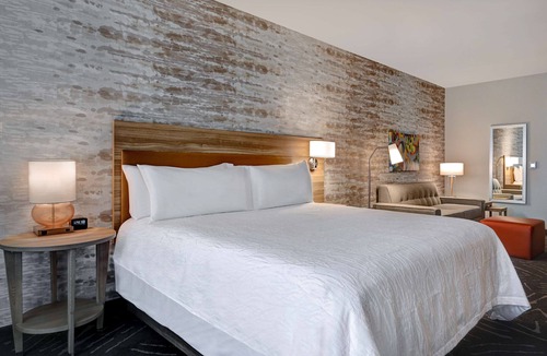 Anaheim Resort Hotel | Home2Suites by Hilton Anaheim Resort