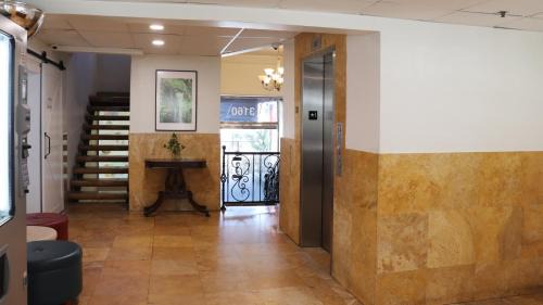 Wilshire Center Hotel | Hometel Suites
