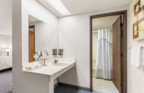 Ridgecrest Hotel | HomeTowne Studios by Red Roof Ridgecrest