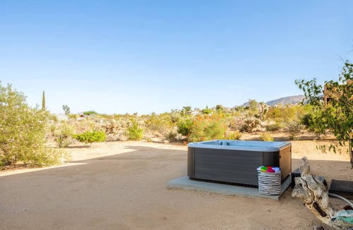 Joshua Tree House | 🌵Horizon House | Hot Tub, Fire Pit, Games & BBQ | Adobe in JT🌵