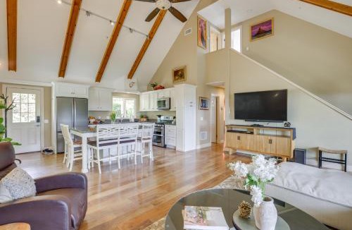 Rainbow CDP House | Hot Tub and Balcony Rainbow Retreat Near Wineries!